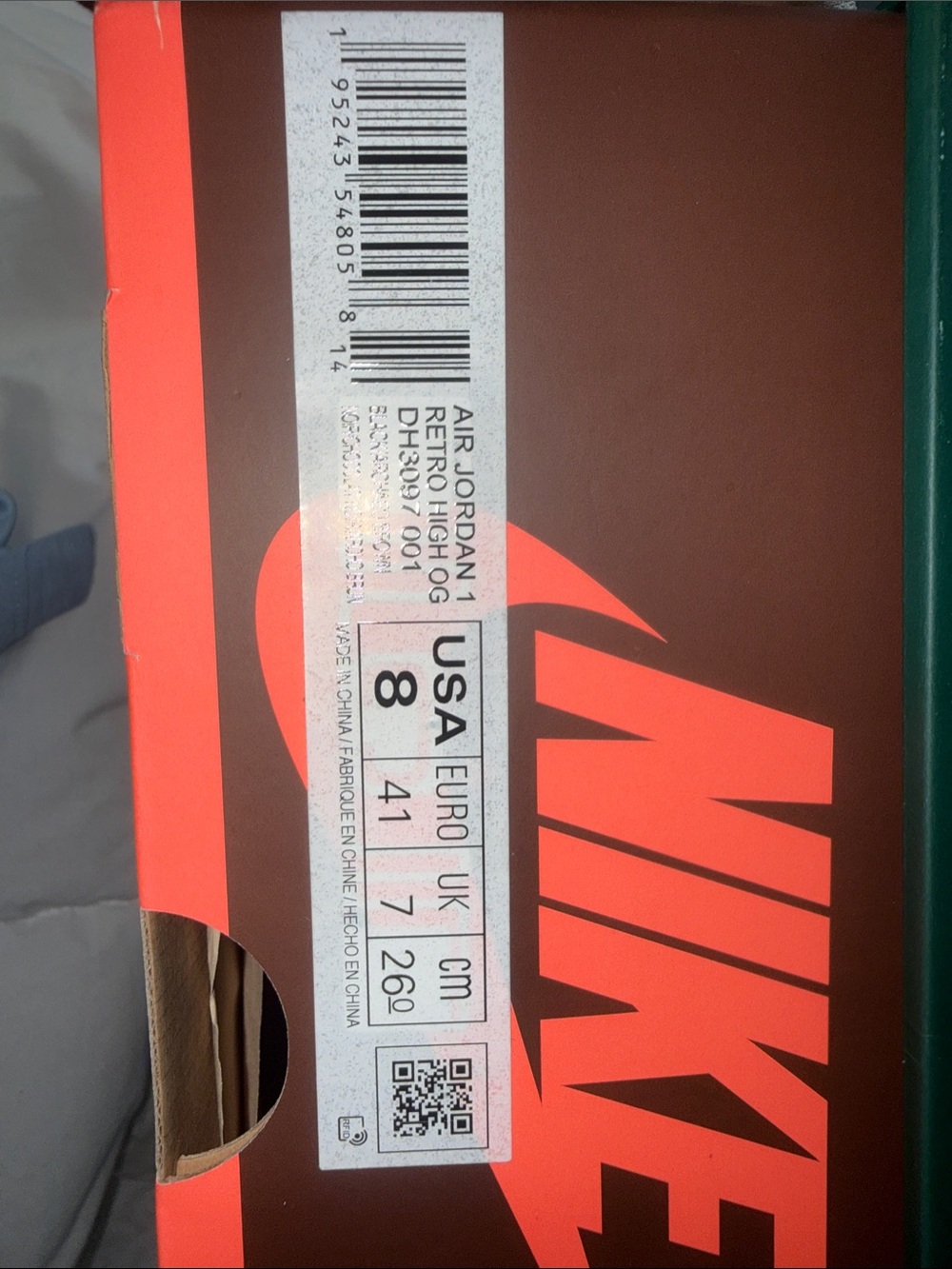 Air Jordan 1 Retro High OG Brown, White & Black Sneakers with Coral Laces - Picture 6 of 8